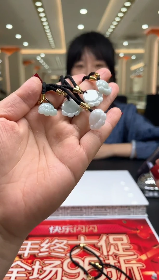 【闪购商品】翡翠挂件未镶嵌猫爪吊坠多样性发一