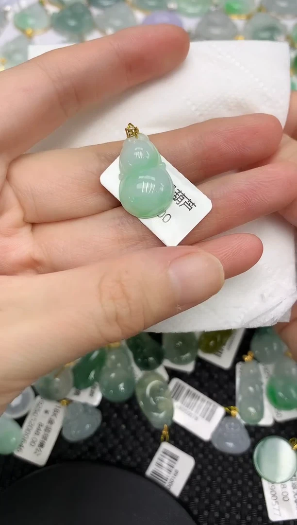 颈饰18K金镶嵌翡翠111111111111