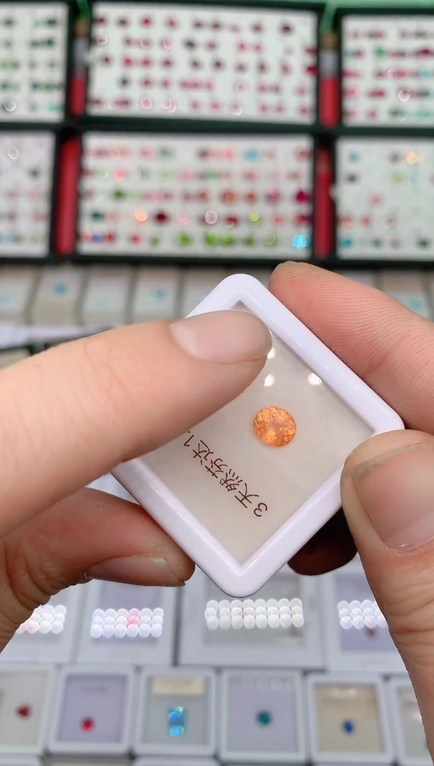 未镶嵌裸石石榴石（芬达石）1.45ct