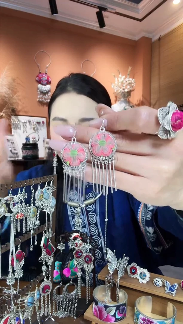 【闪购商品】刺绣纯手工民族风耳环