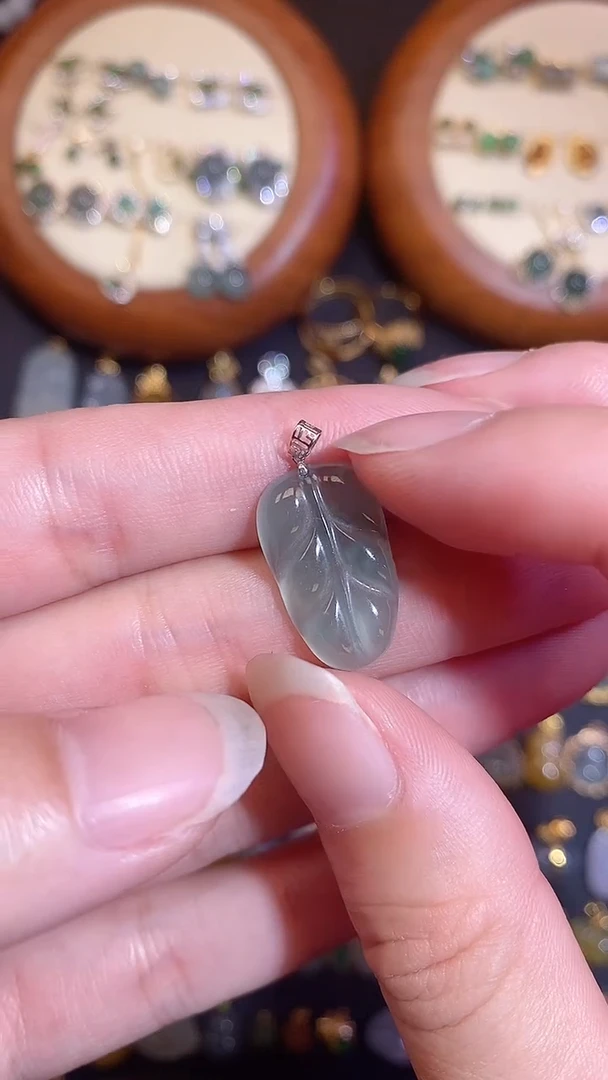 翡翠18K金镶嵌颈饰天然A货翡翠