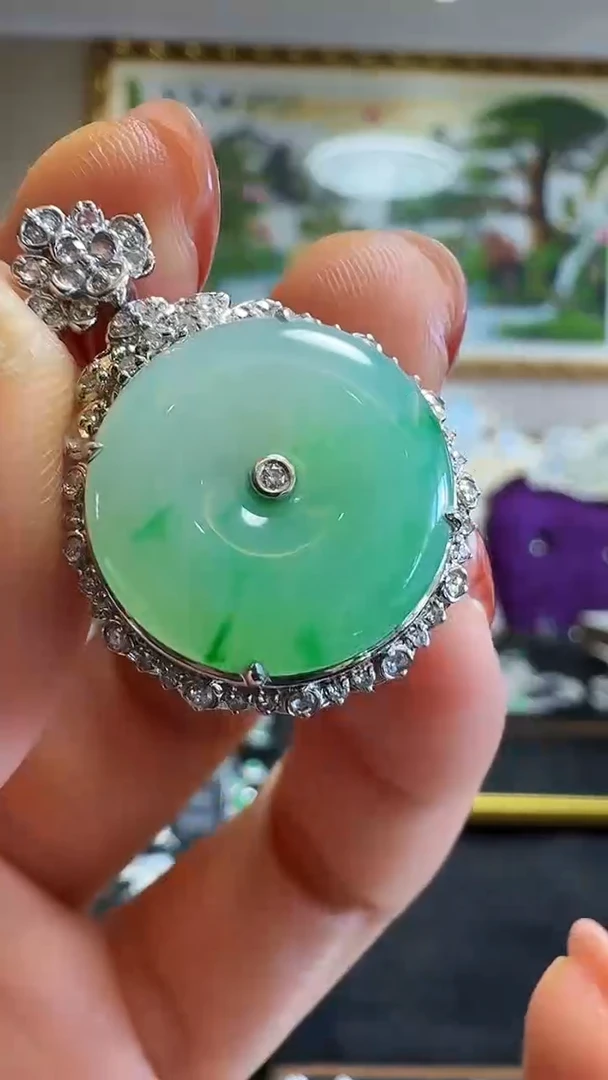 【闪购商品】翡翠吊坠(不含链)18K金镶嵌吊坠