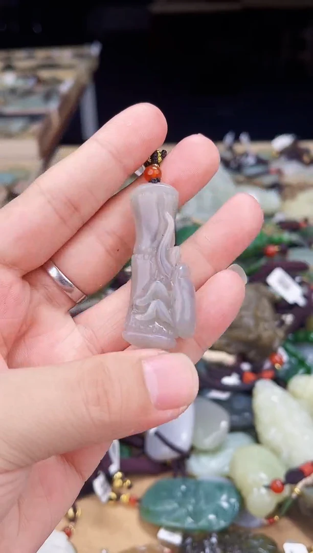 颈饰未镶嵌和田玉1