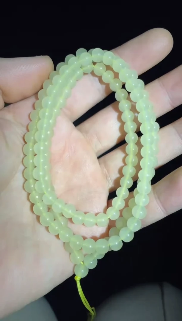 颈饰未镶嵌和田玉项链1件