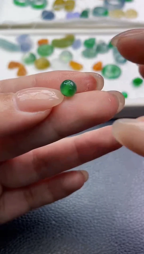 未镶嵌定制翡翠云?珠子