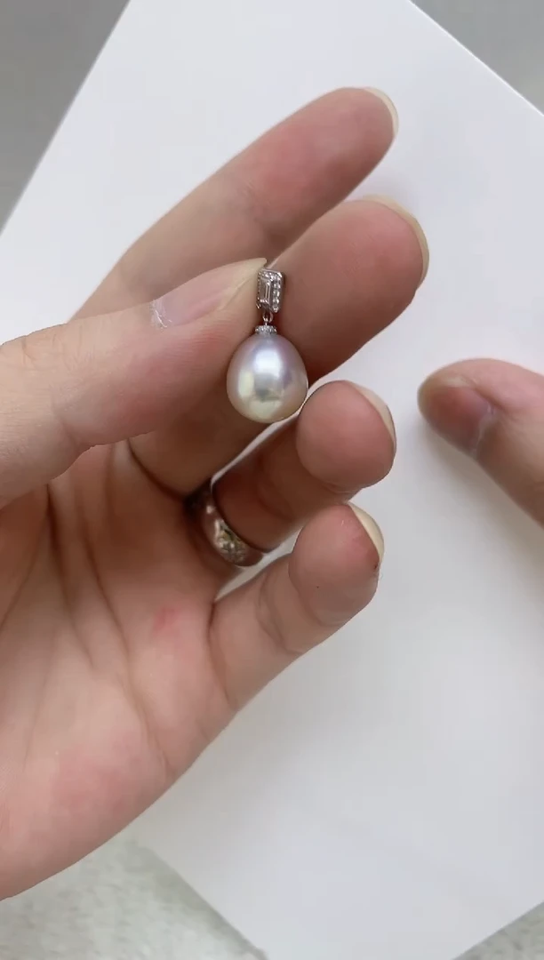 颈饰18K金镶嵌海水珍珠