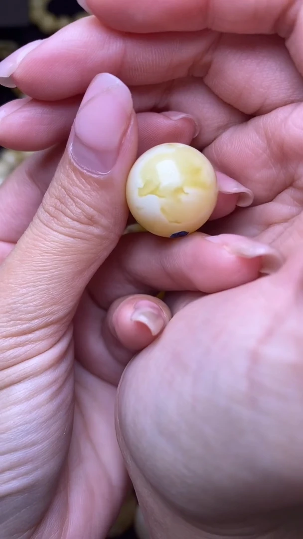 未镶嵌琥珀裸石葵. 78