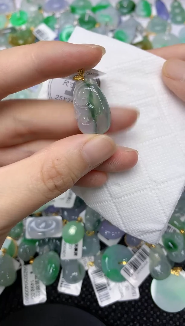 翡翠18K金镶嵌颈饰11111111