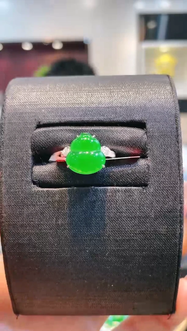 【闪购商品】翡翠颈饰18K金镶嵌A97天然A货翡翠戒指