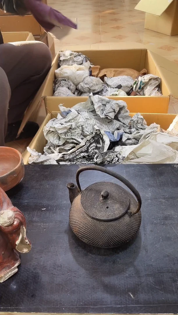 如图所示 阁集工艺品铁壶