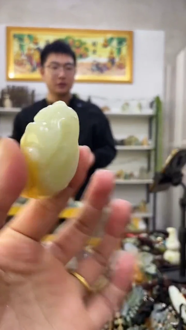 未镶嵌蛇纹石玉吊坠