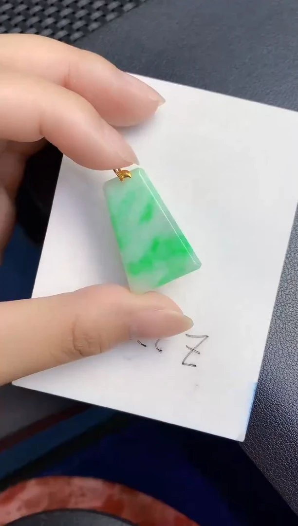 翡翠18K金镶嵌颈饰000000000