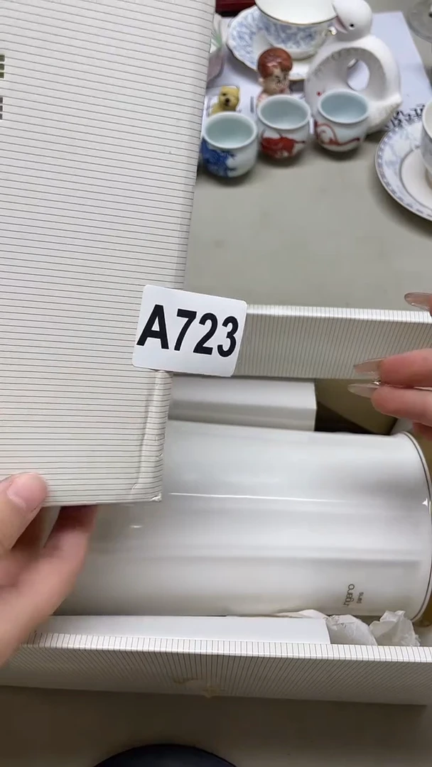 瓷片莱*利莱斯利723++++