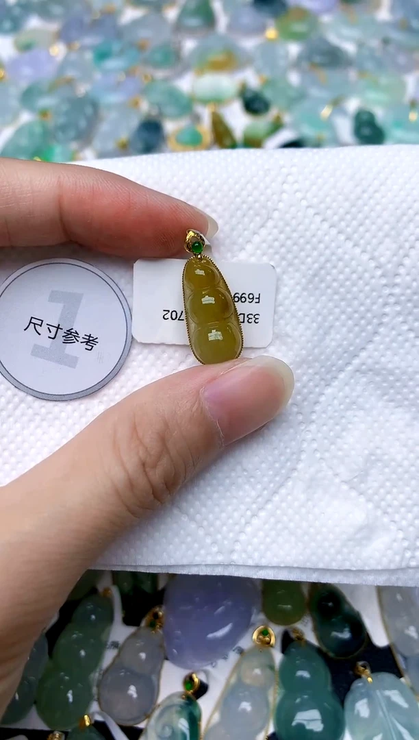 颈饰18K金镶嵌翡翠如*天然A货翡翠