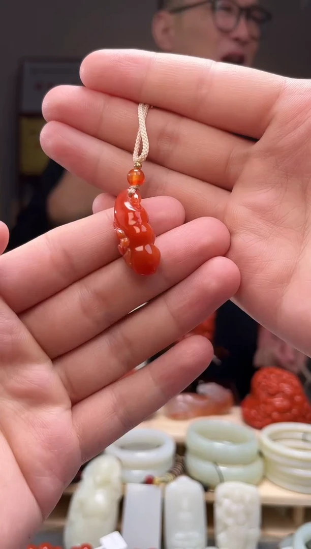 颈饰未镶嵌南红玛瑙吊坠