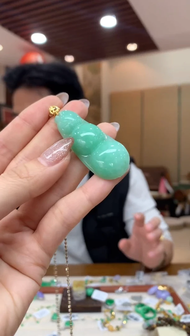 吊坠(不含链)18K金镶嵌翡翠豆子