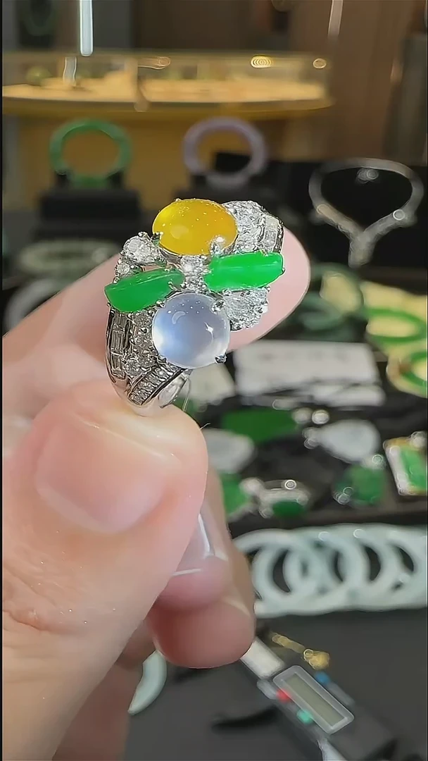 颈饰18K金镶嵌翡翠天然A货翡翠