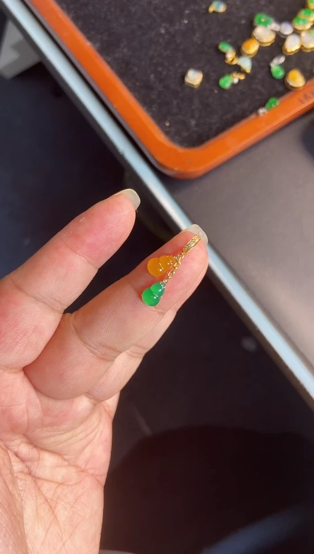 吊坠(不含链)18K金镶嵌翡翠1