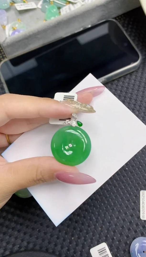 翡翠18K金镶嵌颈饰111111111