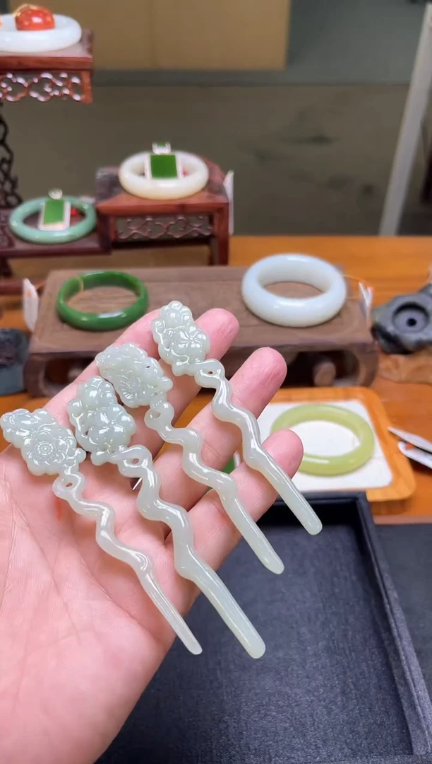 未镶嵌和田玉把件且末青白 玉簪 多样性发一