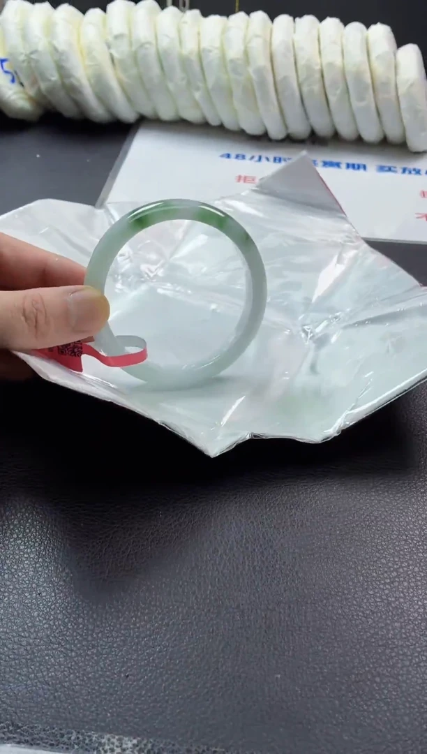 翡翠手镯未镶嵌纯天然A货翡翠手镯