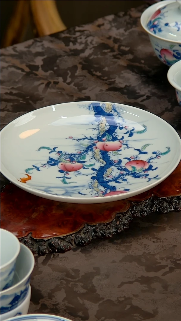 倪建华斗彩桃子壶承