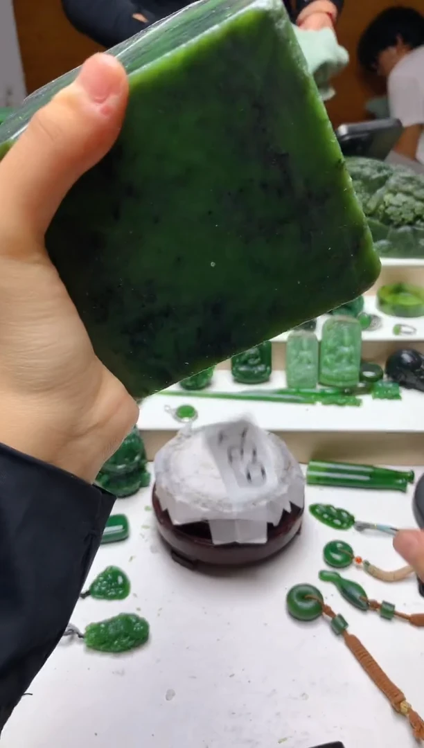 和田玉（碧玉）未镶嵌珠宝半成品1