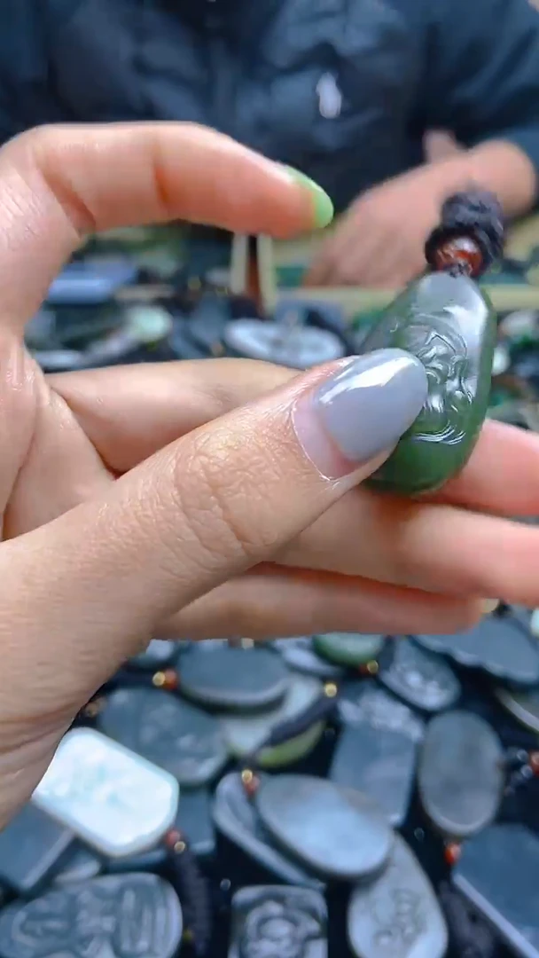 颈饰未镶嵌和田玉1
