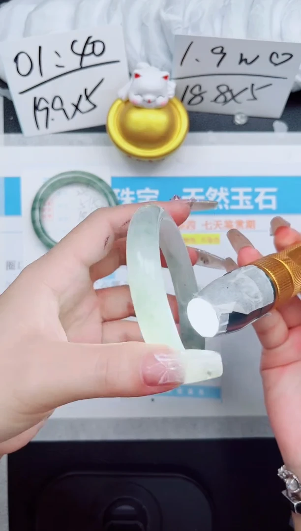 【闪购商品】石英质玉手镯未镶嵌227