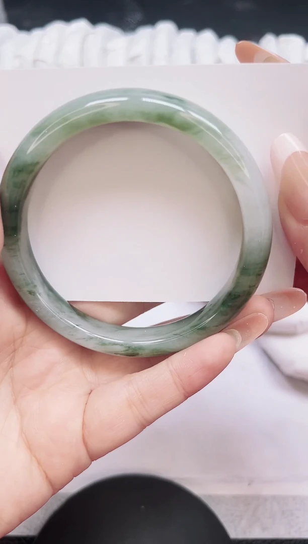 未镶嵌手镯石英质玉32-63.7