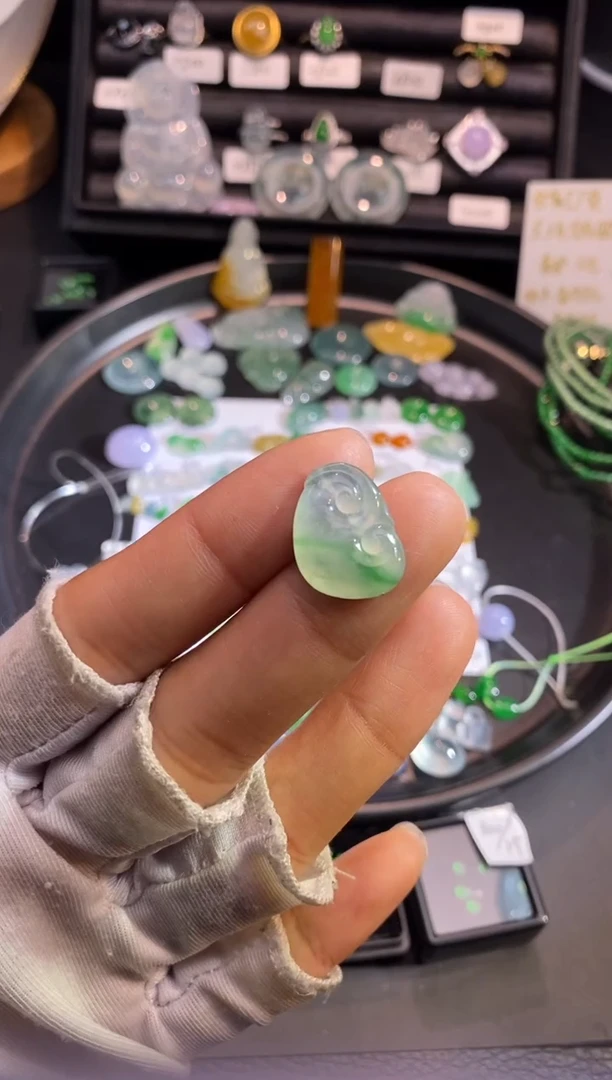 【闪购商品】翡翠挂件未镶嵌如意