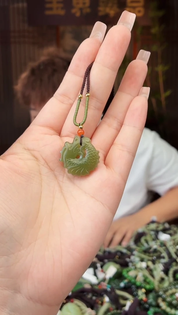 和田玉未镶嵌颈饰拍一发一