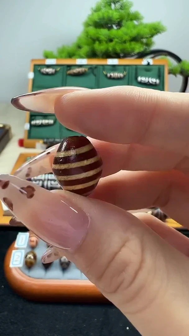 玛瑙/玉髓（覆膜）颈饰未镶嵌4.（微瑕）