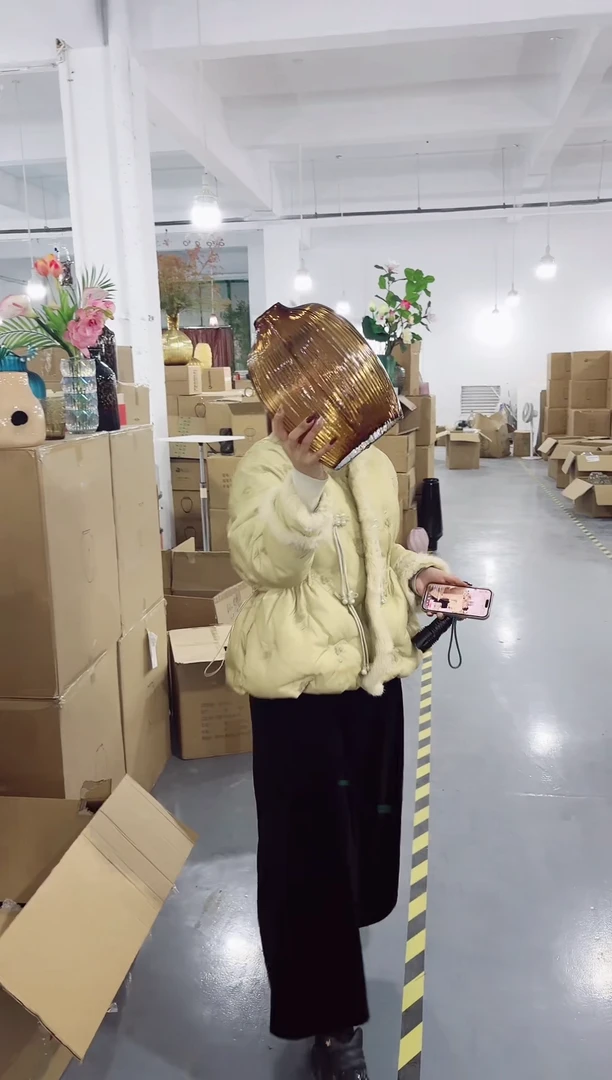 【闪购商品】玻璃私花主义花瓶厂-微瑕--E38M