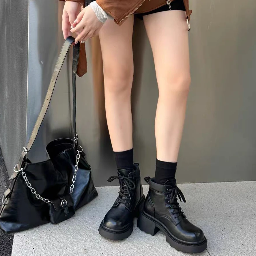 J6-986 冬季新款厚底百搭英伦风马丁靴加绒