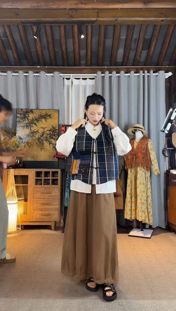 泽****姐设计师款格子绣片马甲