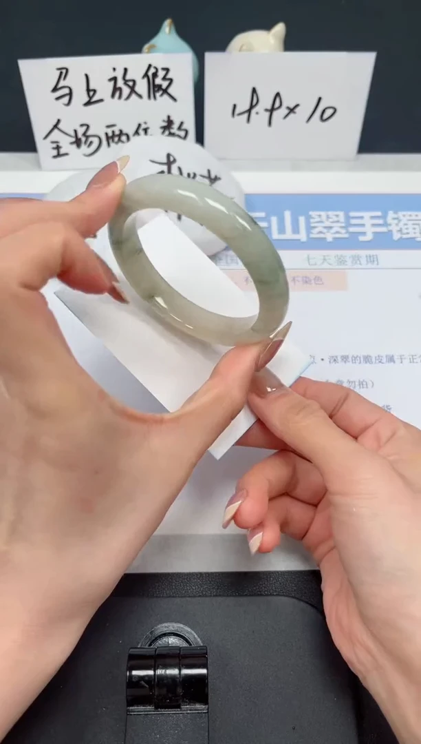 【闪购商品】石英质玉手镯未镶嵌K41-54