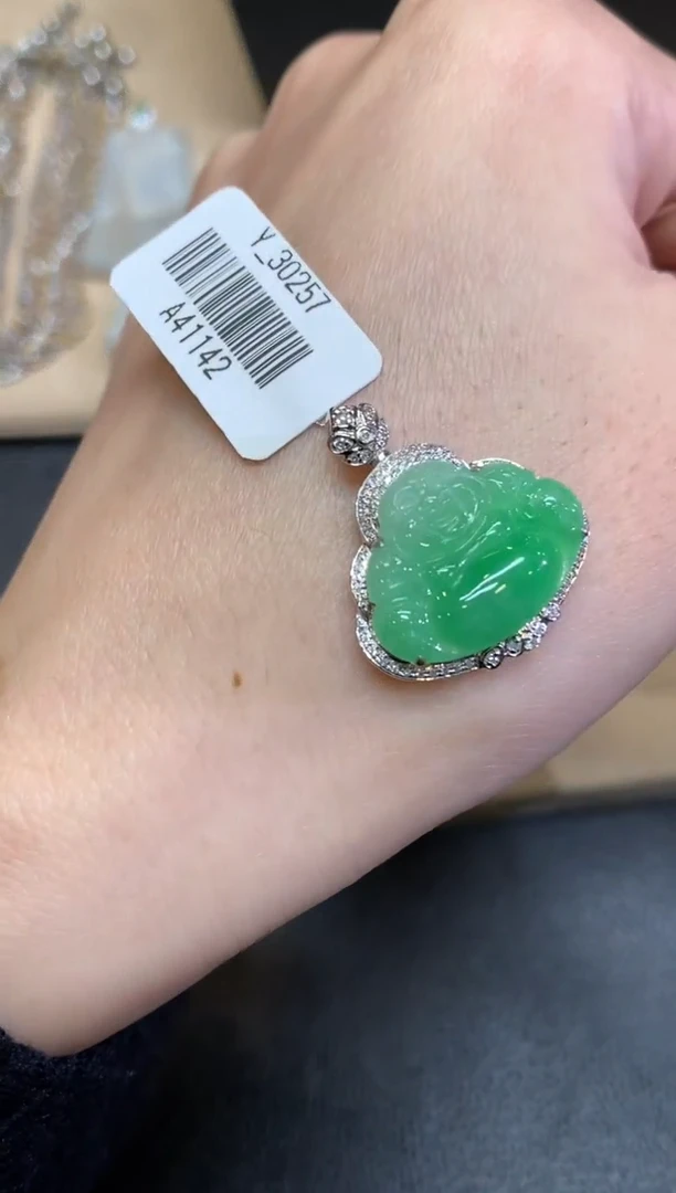 【闪购商品】翡翠颈饰18K金镶嵌佛公【无服务费】