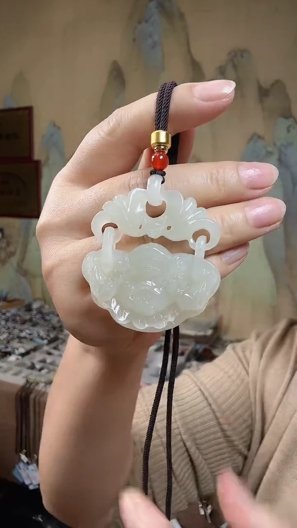 颈饰未镶嵌和田玉.