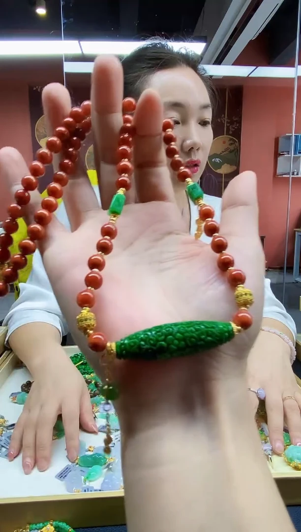 颈饰未镶嵌翡翠吊坠
