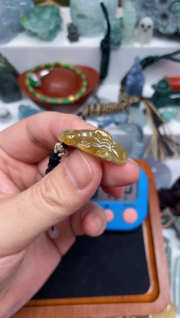 【闪购商品】翡翠颈饰未镶嵌黄翡