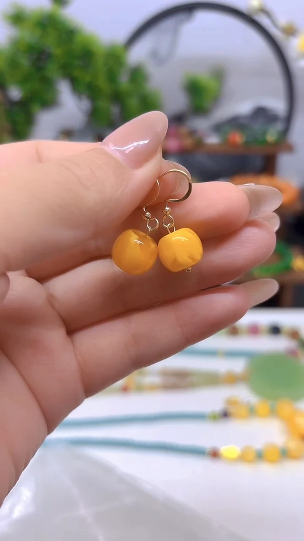 14K金镶嵌蜜蜡耳饰E01
