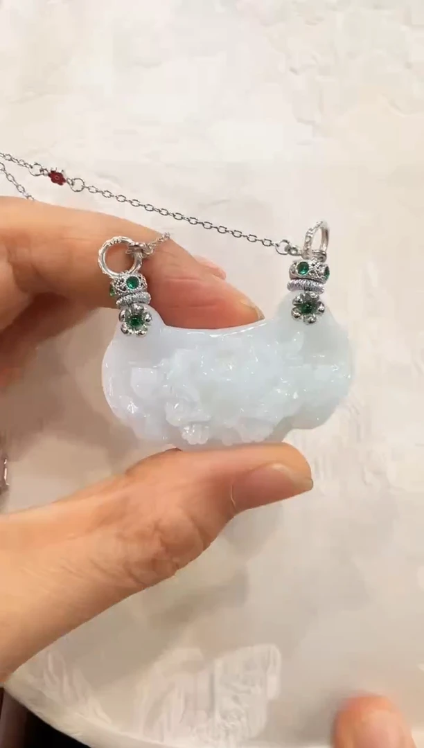 翡翠未镶嵌颈饰国风