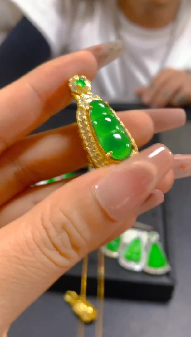 翡翠未镶嵌吊坠(赠链)0784078255多样性发一