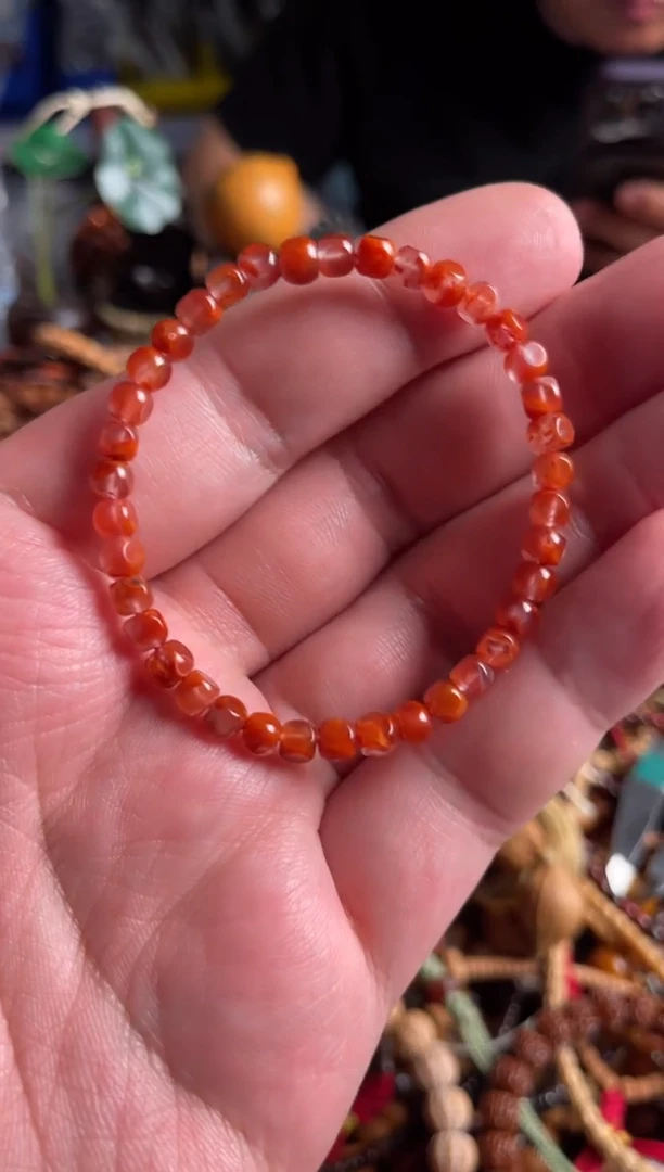 南红玛瑙.未镶嵌王胖子文玩工作室六方6*5左右女生款