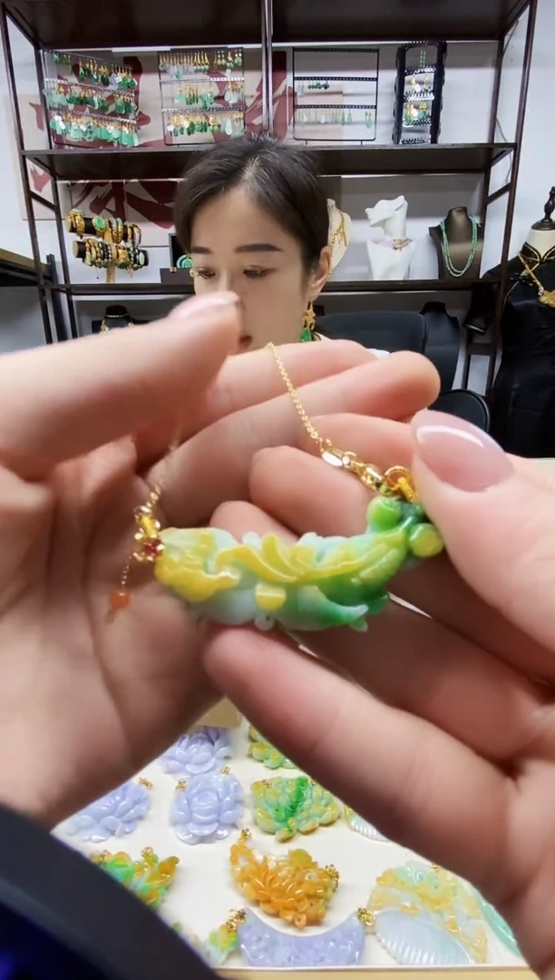 颈饰未镶嵌翡翠吊坠