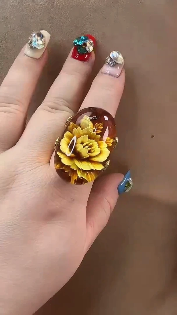 未镶嵌颈饰琥珀戒指