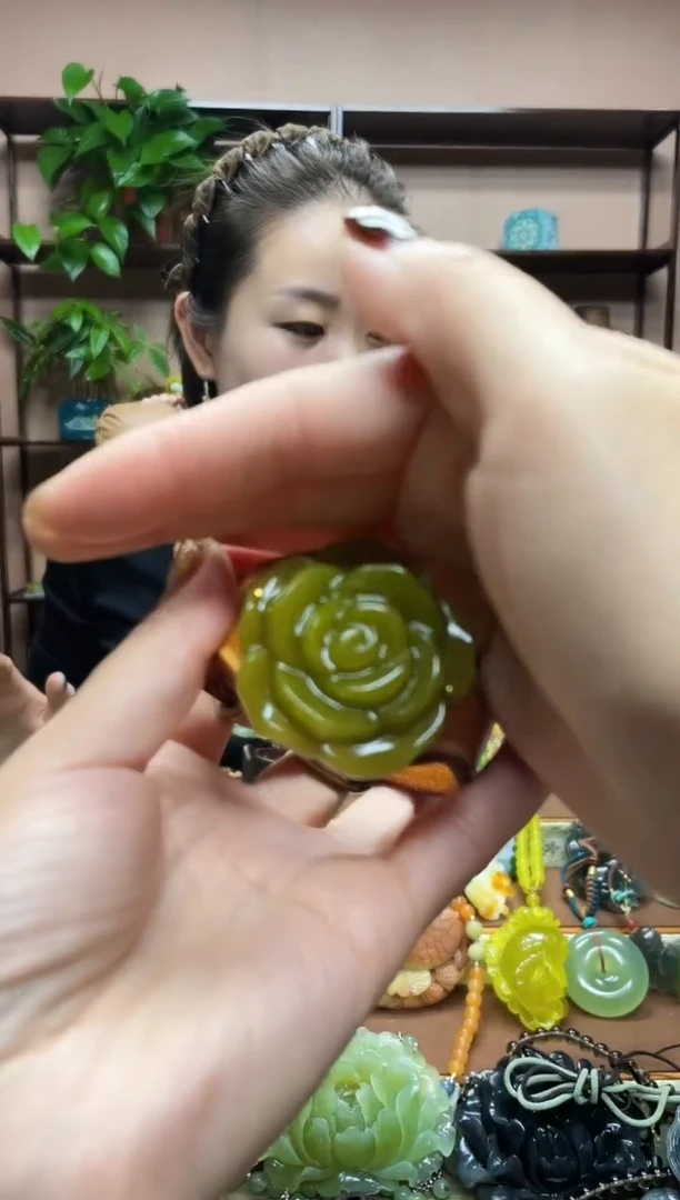 未镶嵌岫玉吊坠·
