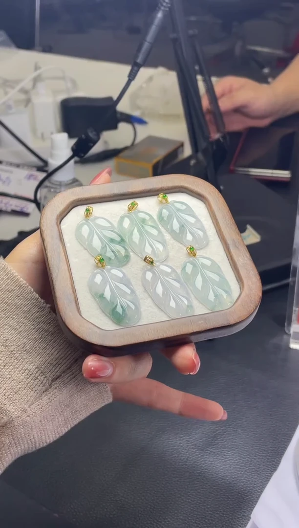 18K金镶嵌定制翡翠DDJ35136/多样性发一件