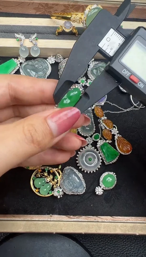 翡翠18K金镶嵌吊坠(不含链)吊坠